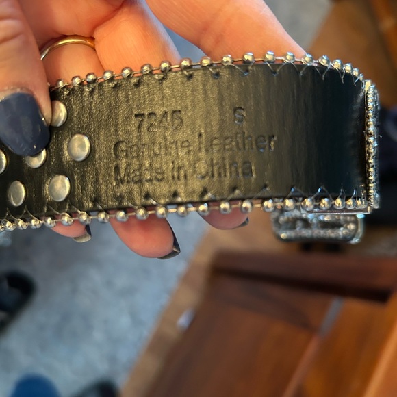 💯 Woman’s Leather Rhinestone Studded Belt Size Small - Picture 3 of 7